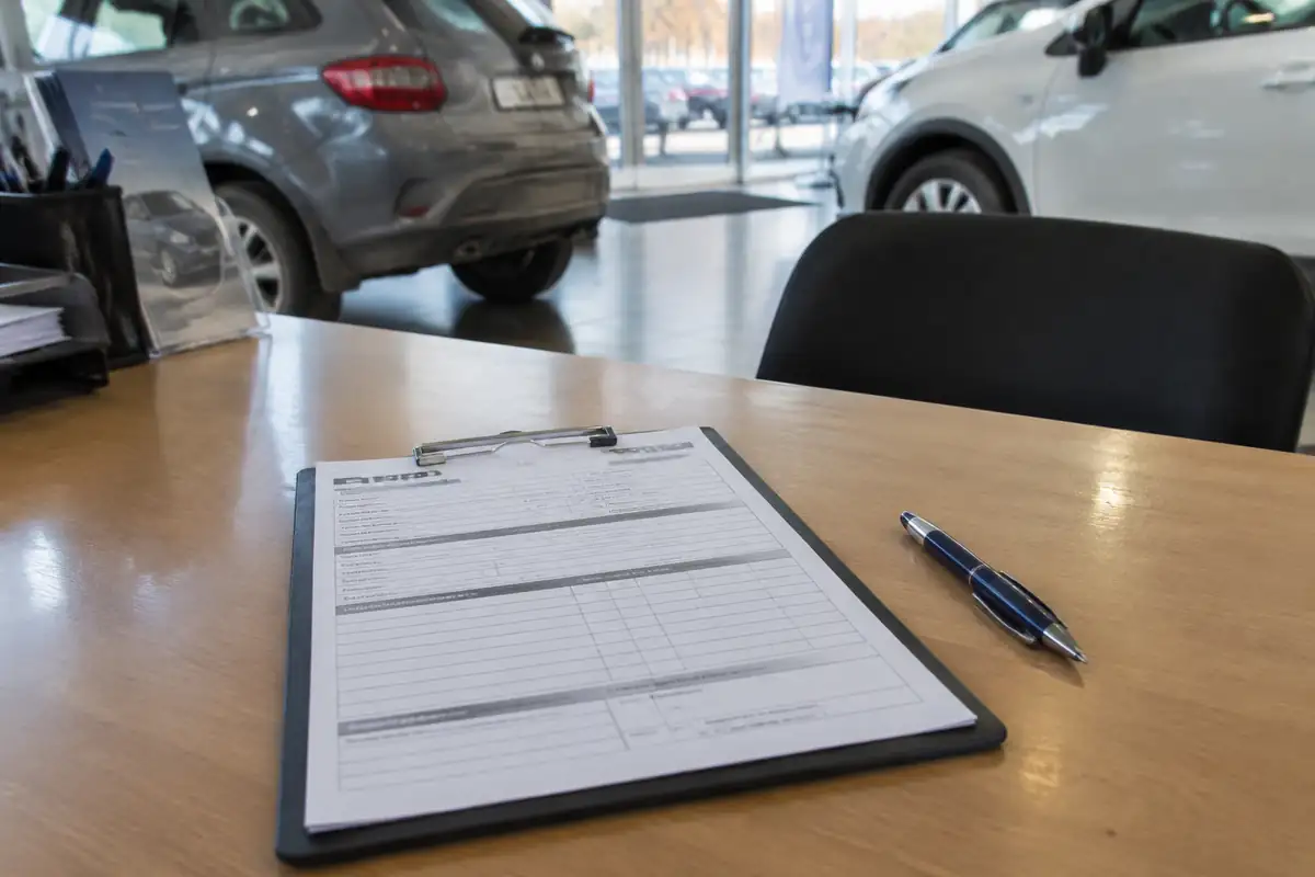 Frais de mise à la route : le prix annoncé d'un véhicule neuf les inclut en partie, et une ligne sans détail peut être un manquement